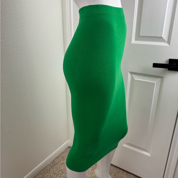 Zara green seamless midi skirt XS Elegant Green Pencil Skirt. #343 - Picture 2 of 8